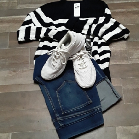 BANANA REPUBLIC STRIPED SWEATER - Picture 3 of 3